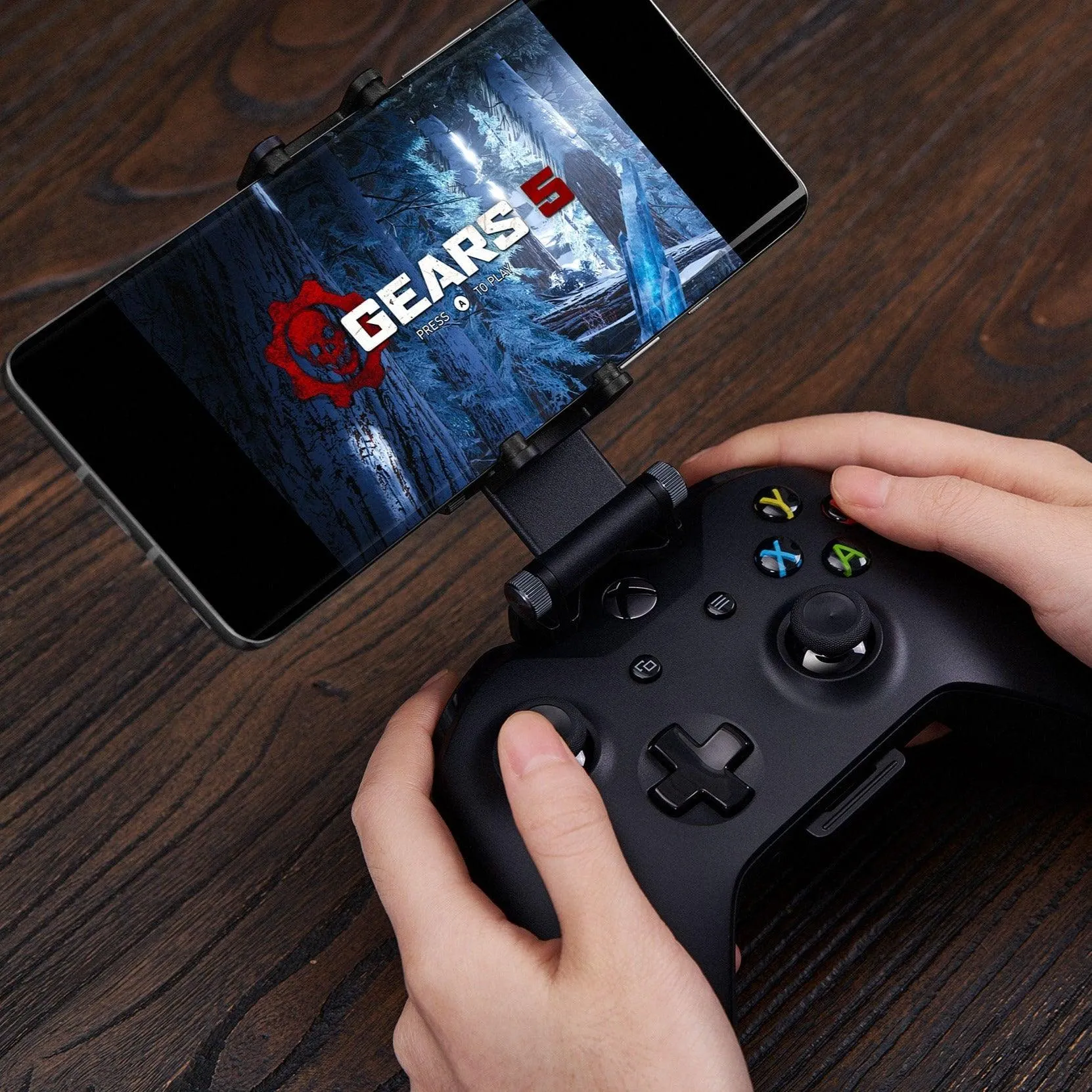 8BitDo Mobile Gaming Clip for Xbox Controllers: Officially Licensed Clip For Android and iOS