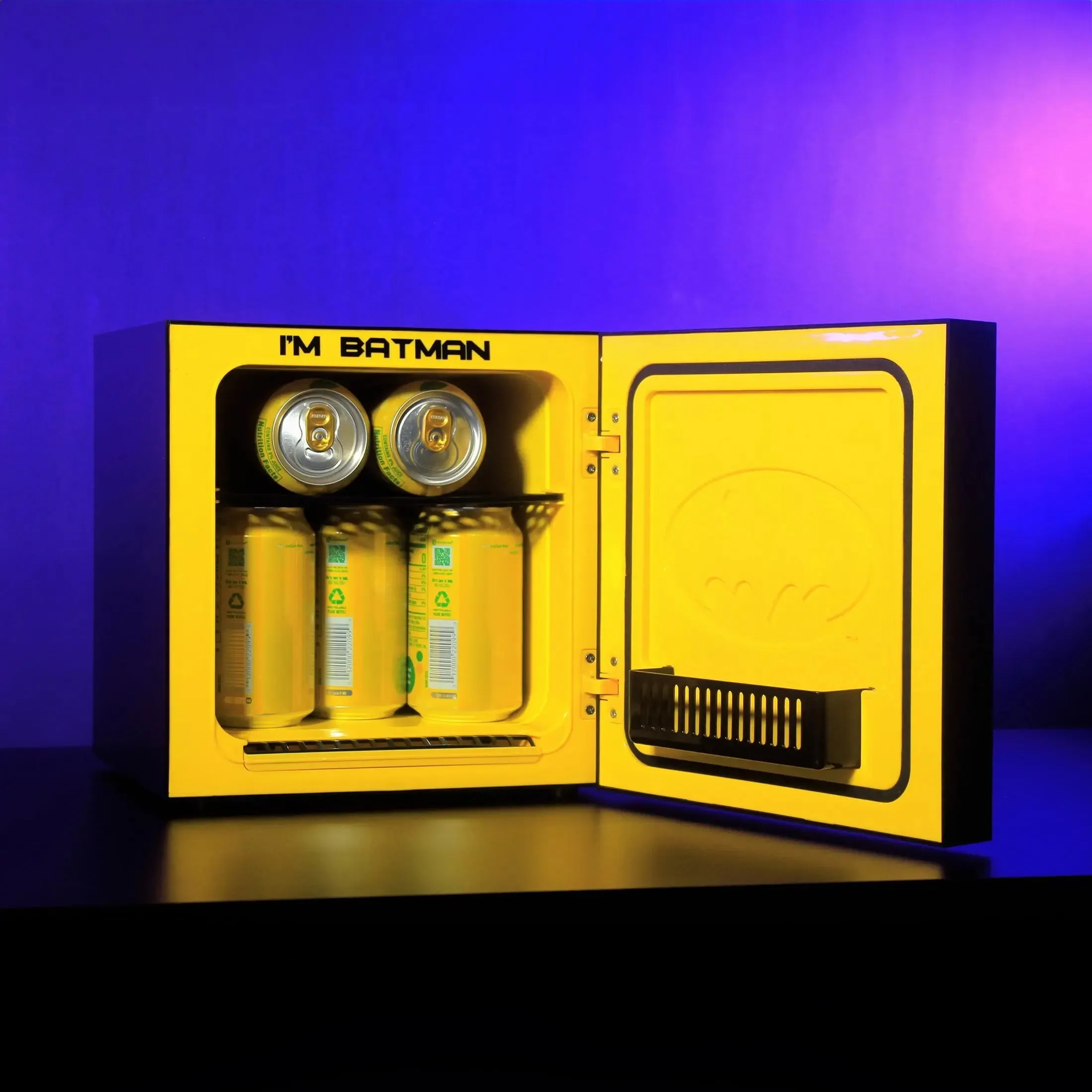 Batman Black Cooler Mini Fridge 6.7L Single Lightup Logo Door 9 Can ACDC