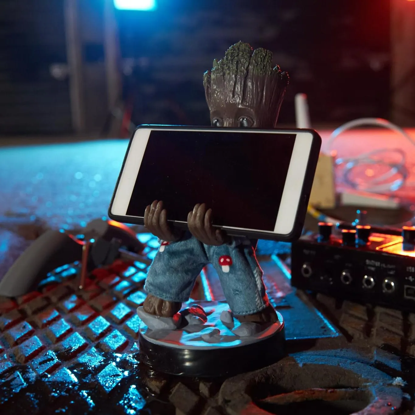 Guardians of The Galaxy: Toddler Groot in Pajamas Cable Guys Controller Holder and Phone Stand