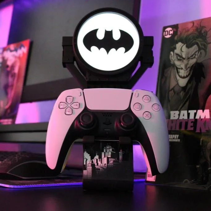 Warner Bros: Batman Cable Guys Light Up Ikon, Phone and Device Charging Stand